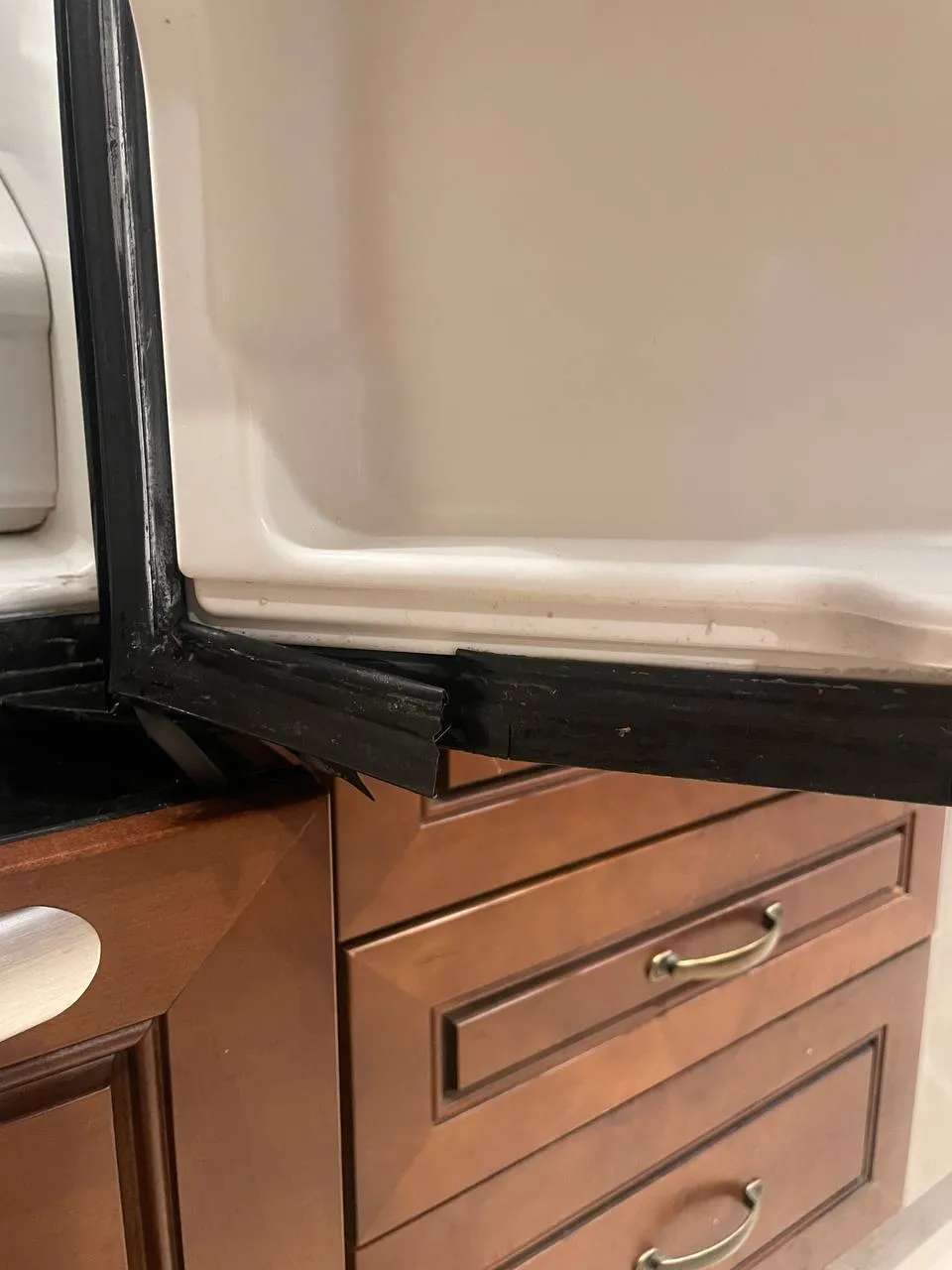 Refrigerator door gasket replacement in Los Angeles